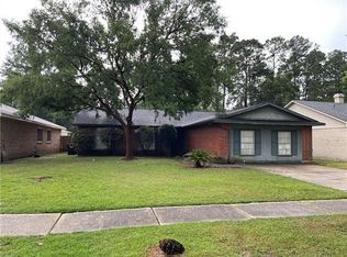 465 Ridgewood Dr, Mandeville, LA 70471