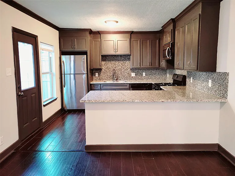 1501 Asbury St — Photo 8