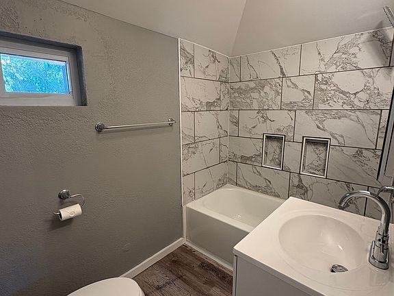 5th image of 2111 Maple Ave APT B