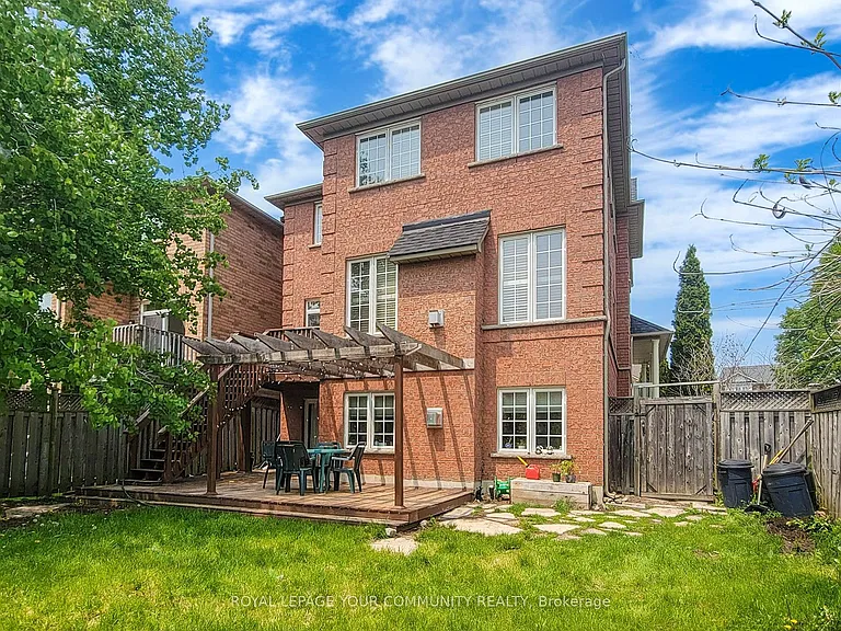 39 Lark Cres — Photo 35