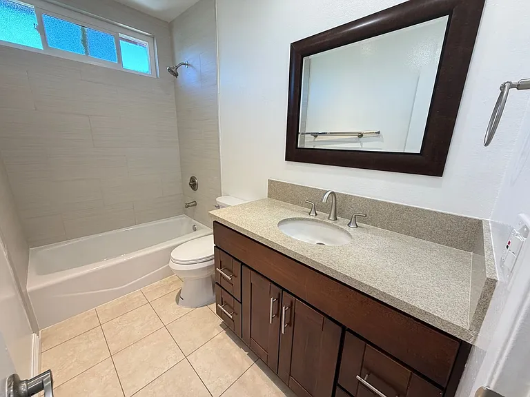 2210 Vanderbilt Ln — Photo 16