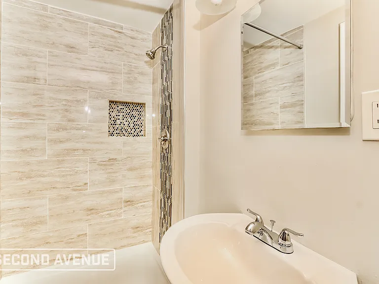 912 S 16th St — Photo 15