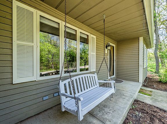 2nd image of 42W145 Retreat Ct
