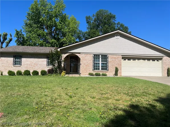 8012 Meadow Dr, Fort Smith, AR 72908