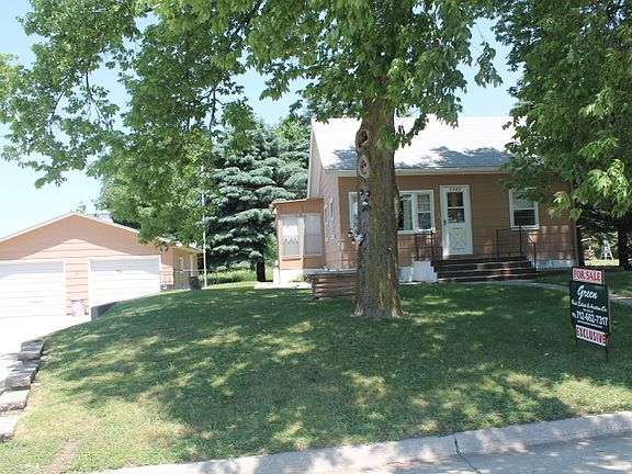 2nd image of 112 W Ahrens St
