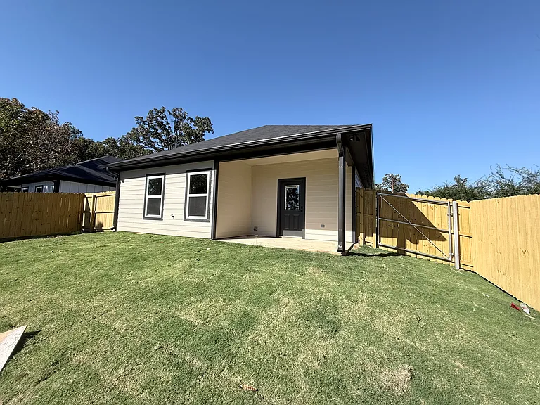 616 Oak St — Photo 6