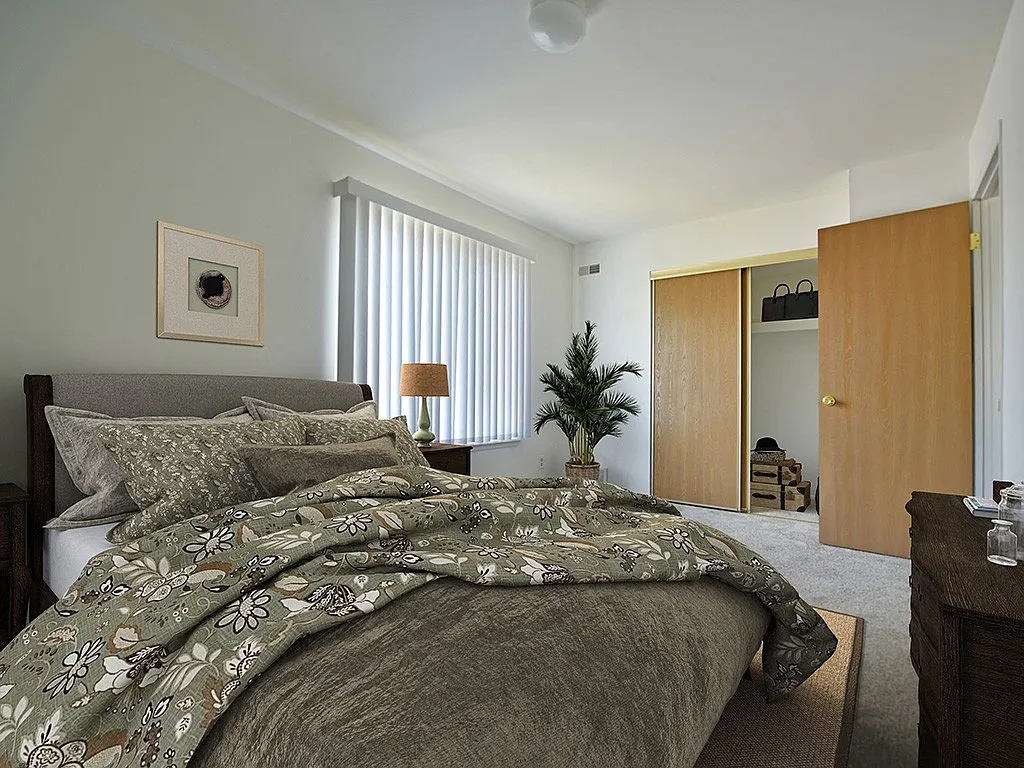 Charter Oaks Apartments — Photo 2