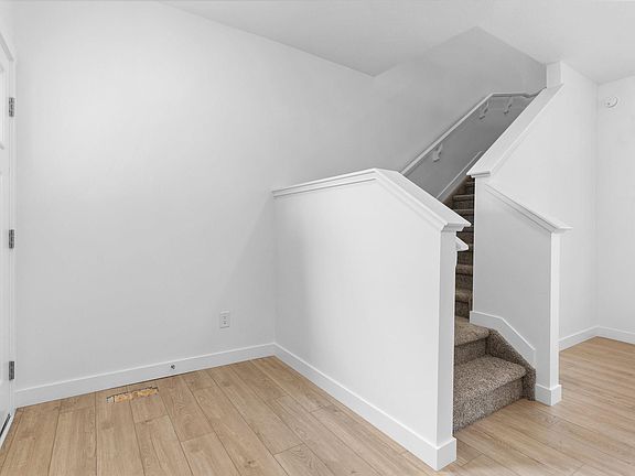 3rd image of 1058 Cristall Cres