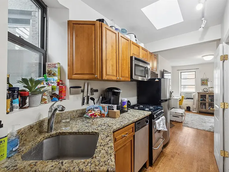 142 W 17th St #5FW — Photo 2