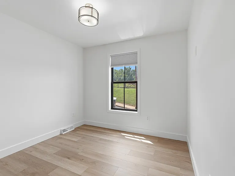521 Harmony Rd — Photo 16