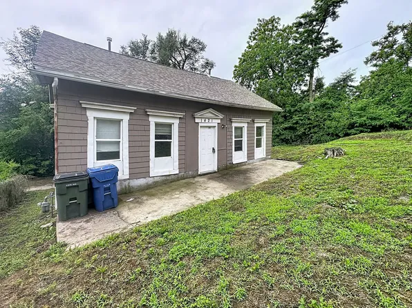 1421 W 10th St, Davenport, IA 52804
