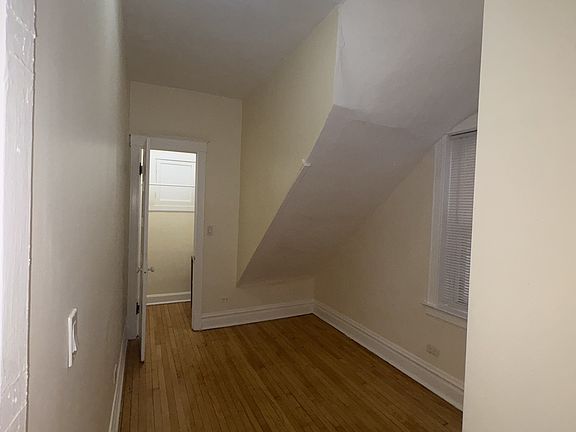 4th image of 712 W 17th St #1