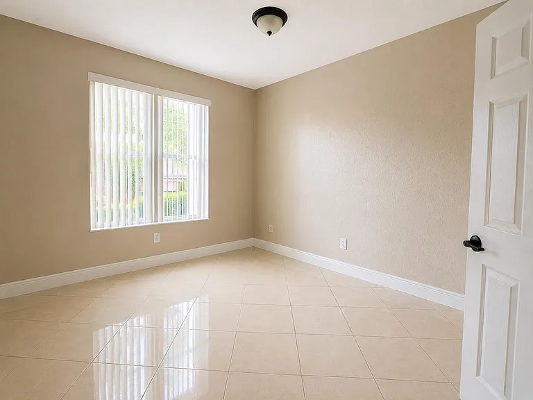 3549 Forest Hill Blvd #25 — Photo 12