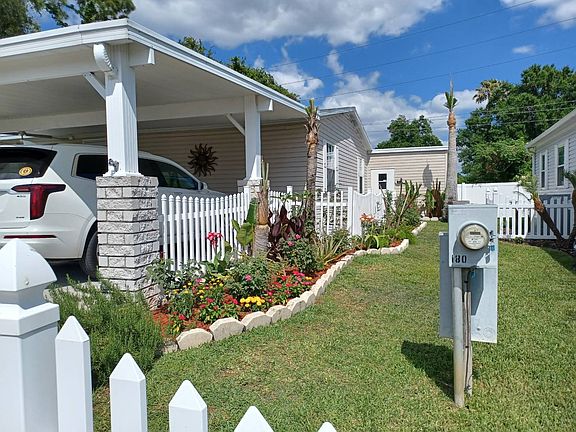 5th image of 180 Charlotte Cir E
