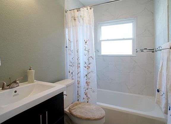 5th image of 3974 Valentine St
