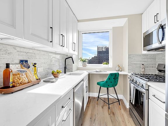 3rd image of 200 E 94th St APT 2609