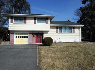 75 Hillside Ave, Bergenfield, NJ 07621
