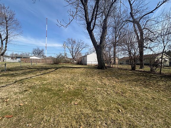 4th image of 4505 Hiawatha Ave NE