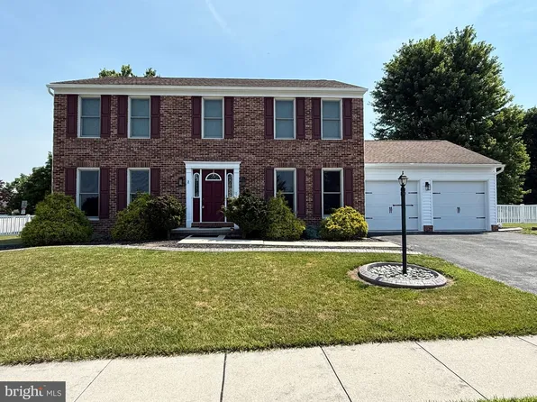 2 Wheaton Dr, Littlestown, PA 17340
