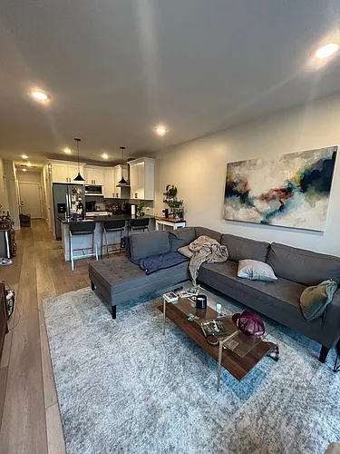 1646 W Belmont Ave #204 Photo 1
