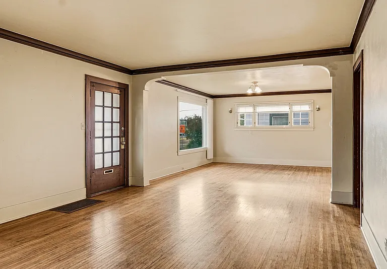 808 E Mission Ave — Photo 8