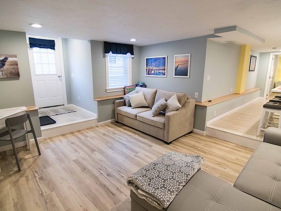 3rd image of 46 Mayflower St #Basement