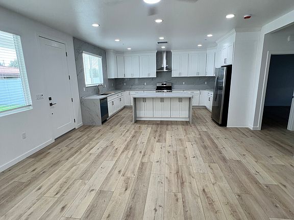 Open concept: Living room/Kitchen