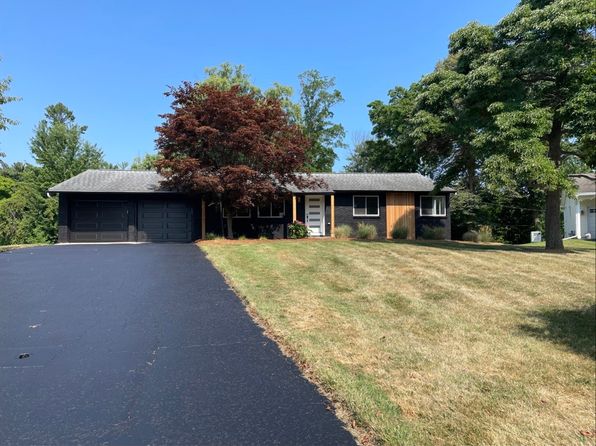 961 Garden Ln