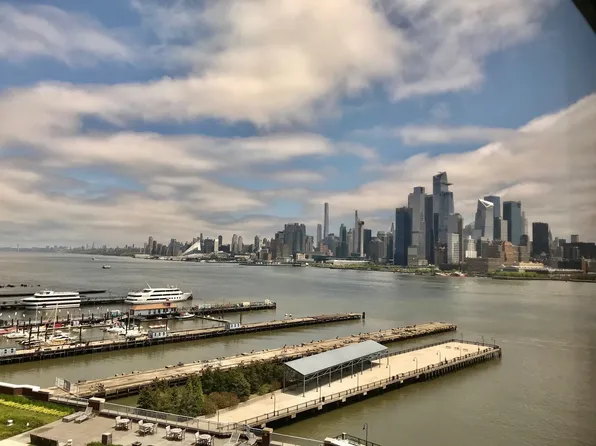 1125 Maxwell Lane image 1 of 11