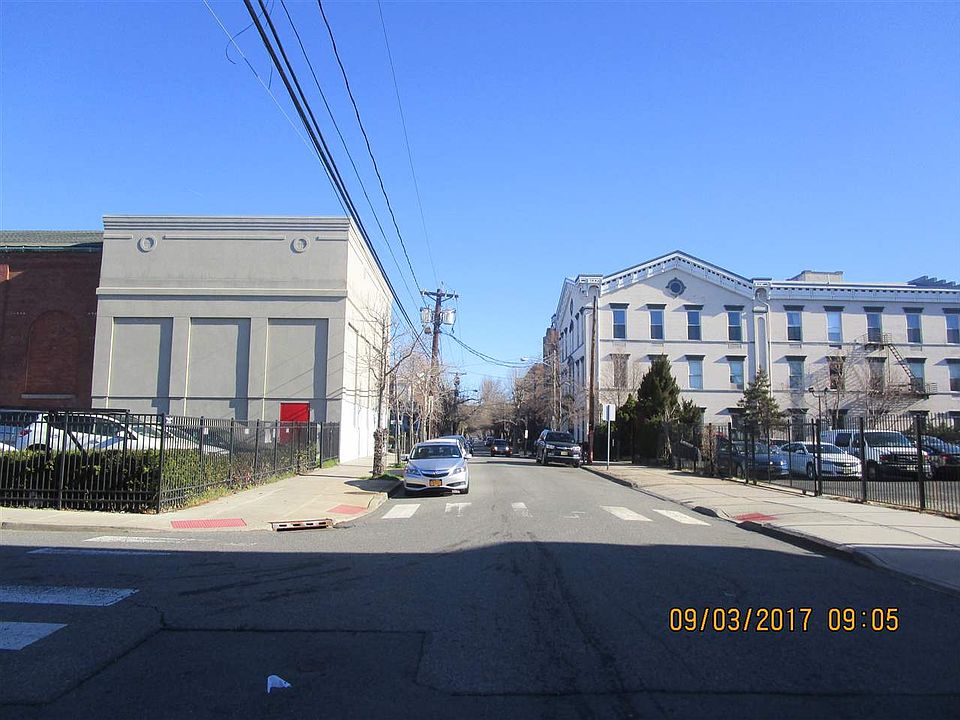 Building Photo 4