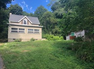 18 Grove St, Essex, MA 01929