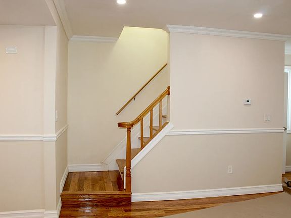 5th image of 430 Swinton Ave #C