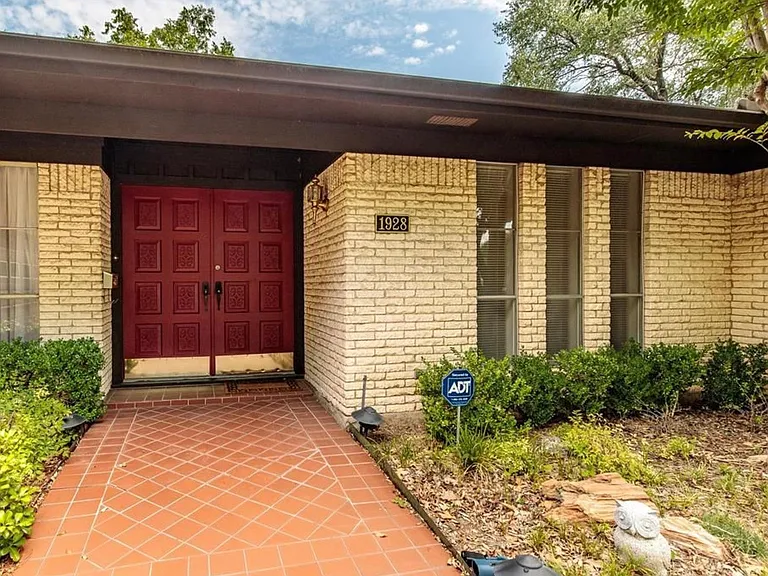 1928 Loma Linda Ct — Photo 2