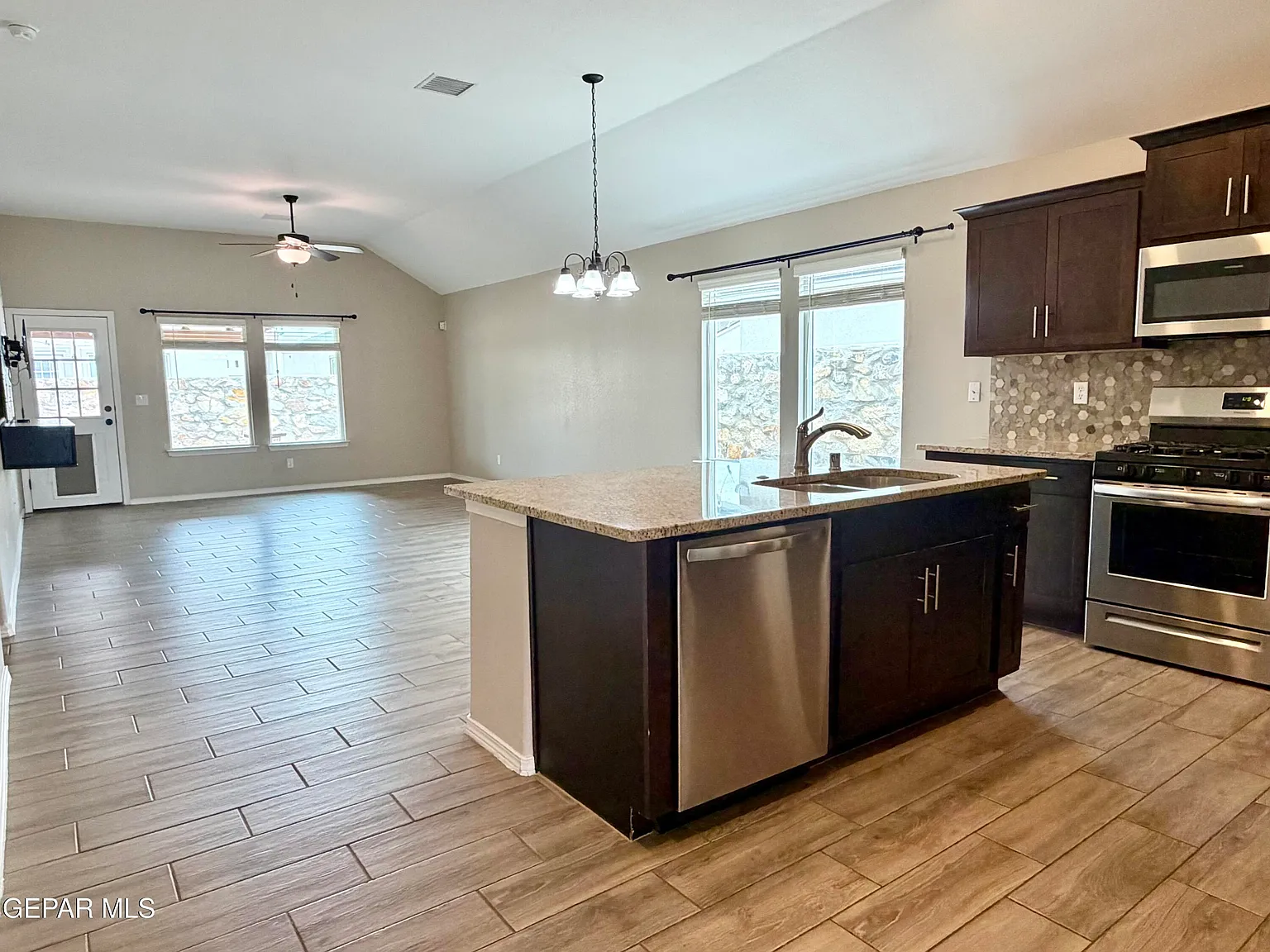 4 bed, 2.0 bath, 1675 sqft, $1,900 — Photo 4