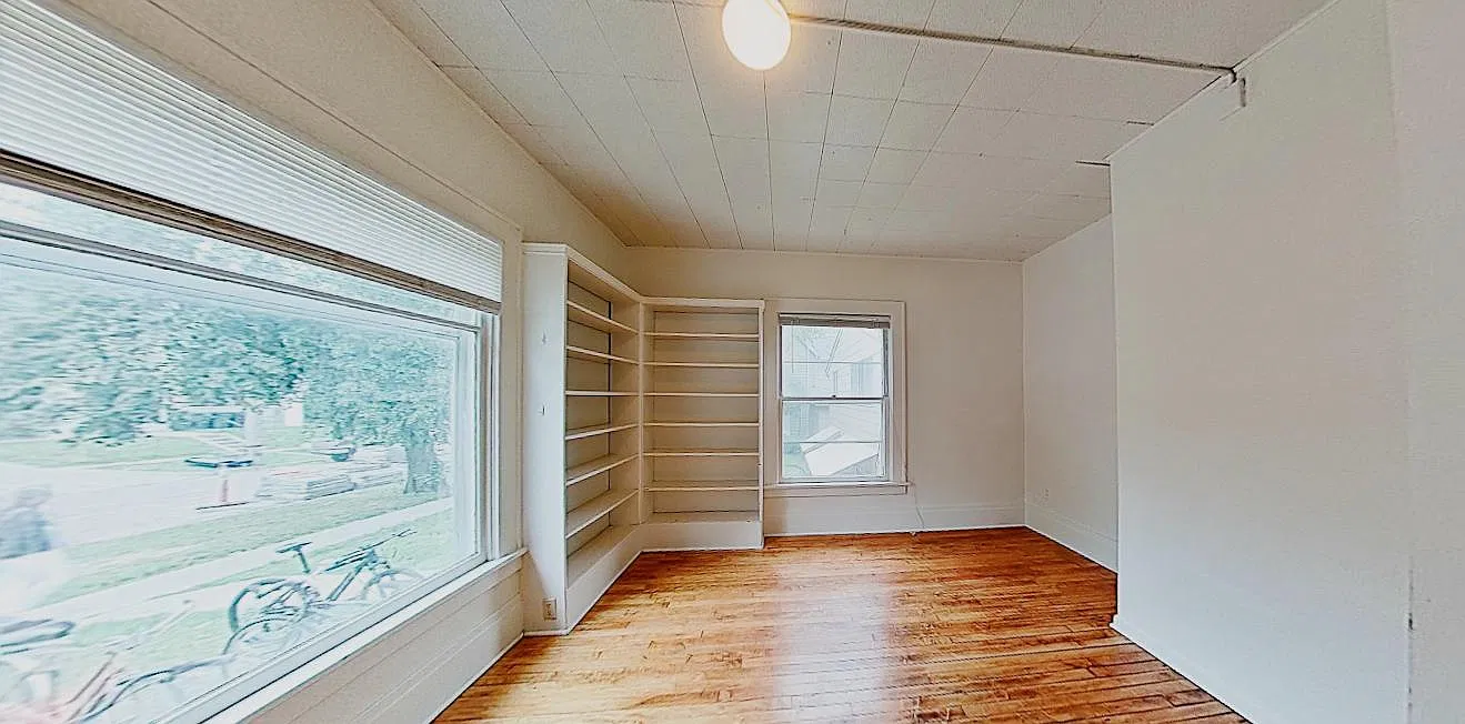 3 bed, 720 sqft, $1,248 — Photo 2