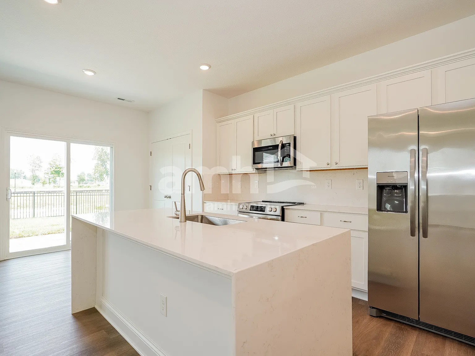 4 bed, 2.5 bath, 1977 sqft, $2,705 — Photo 3