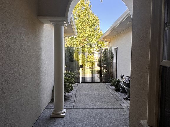5th image of 1220 Stonegate Dr