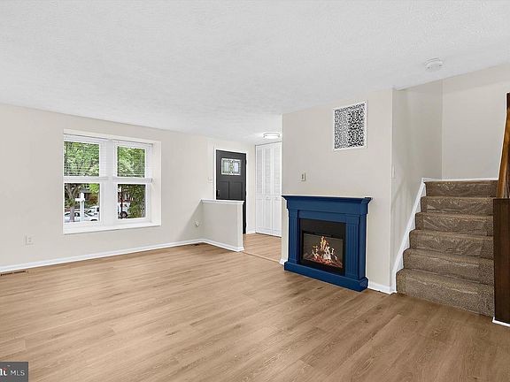 5th image of 557 Bay Dale Ct