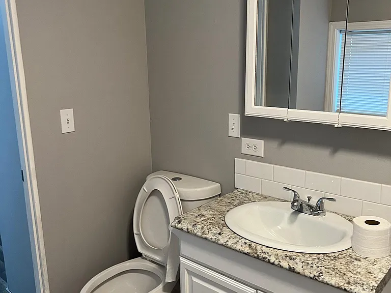 808 E Lacrosse Ave — Photo 8