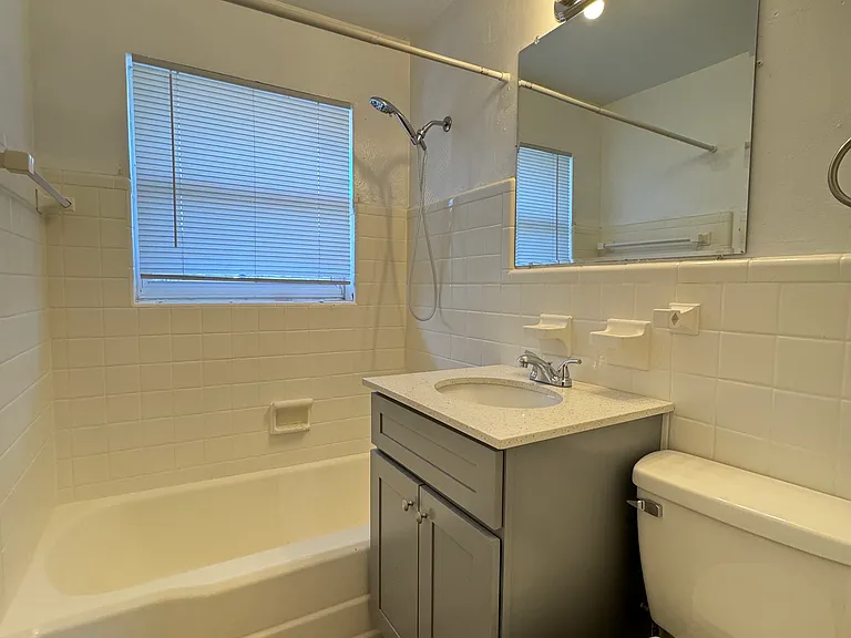 2042 NW 25th St #17 — Photo 14