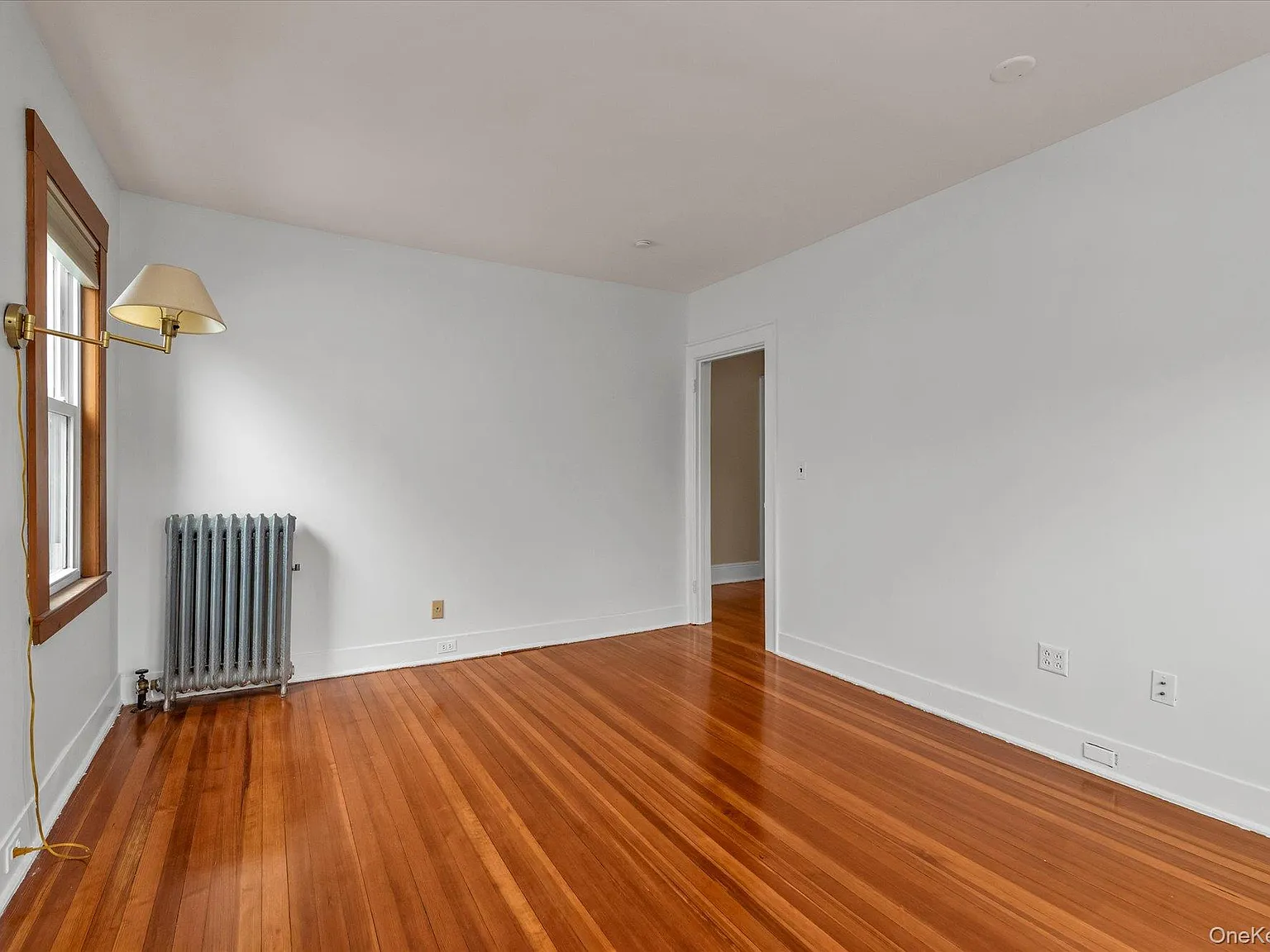 3 bed, 1.0 bath, 900 sqft, $3,100 — Photo 2