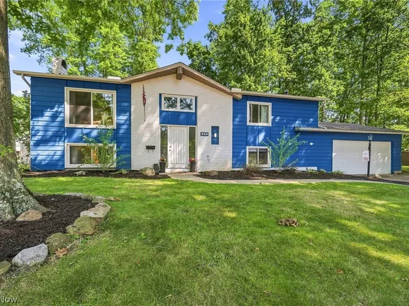 825 Valley Dr, Amherst, OH 44001