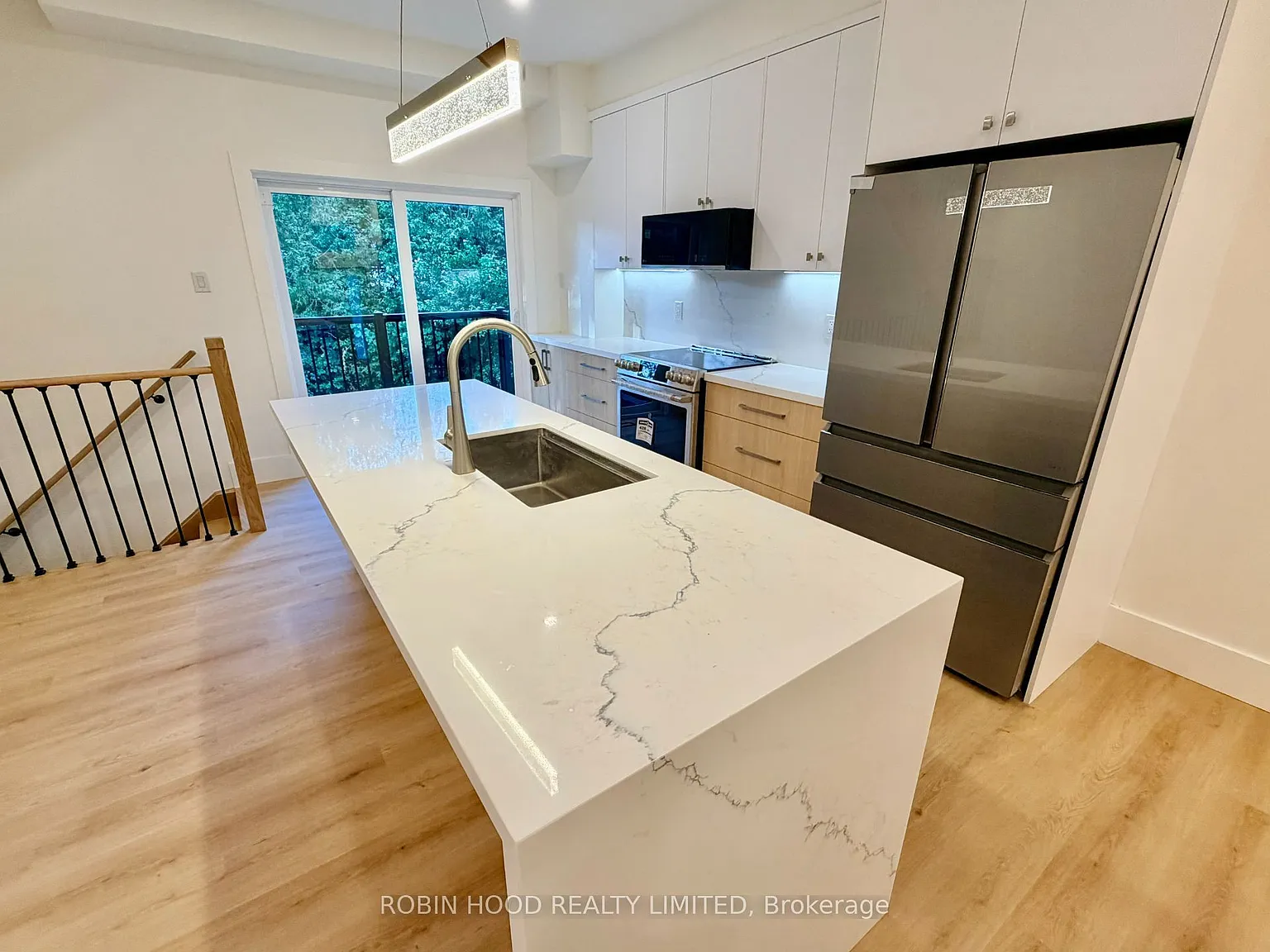 4 bed, $5,200 — Photo 2