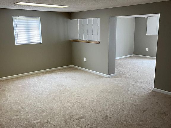 2nd image of 1004 Idylwild Dr