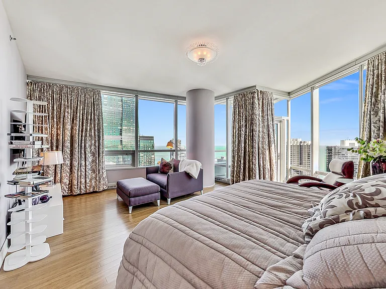 340 E Randolph St #4901 — Photo 22