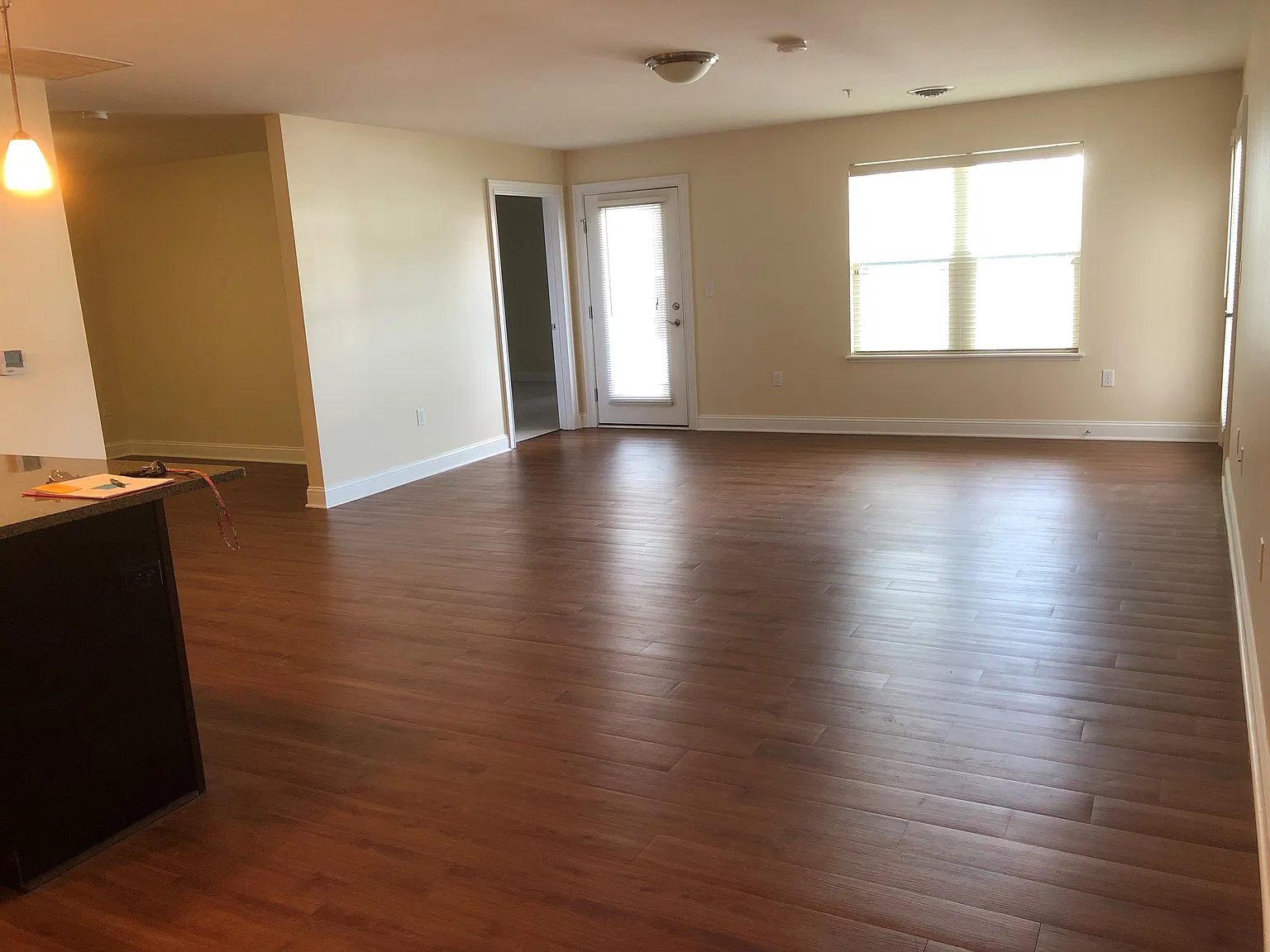 3 bed, 1350 sqft, $3,042 — Photo 2
