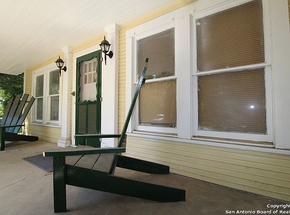 3rd image of 113 Lindell Pl