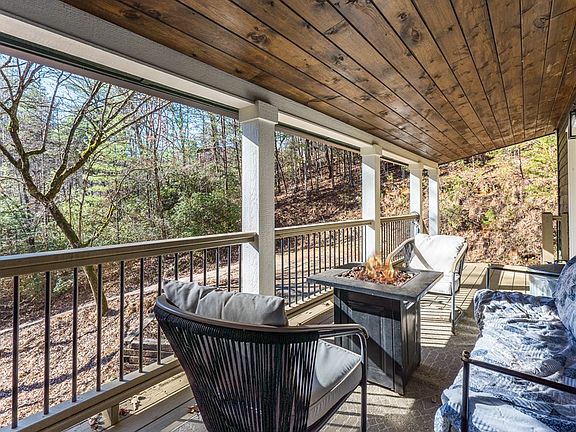 5th image of 45 Mountain Stream Rd