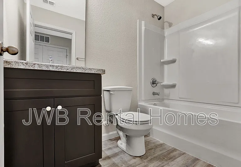 606 Herman St — Photo 11