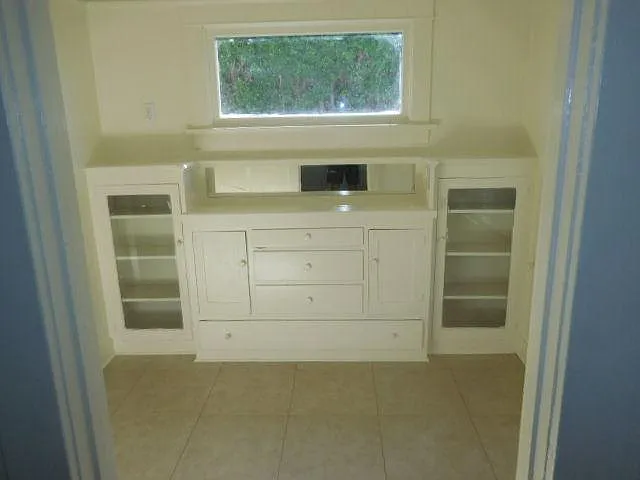 Dinning Room w built in cabinets